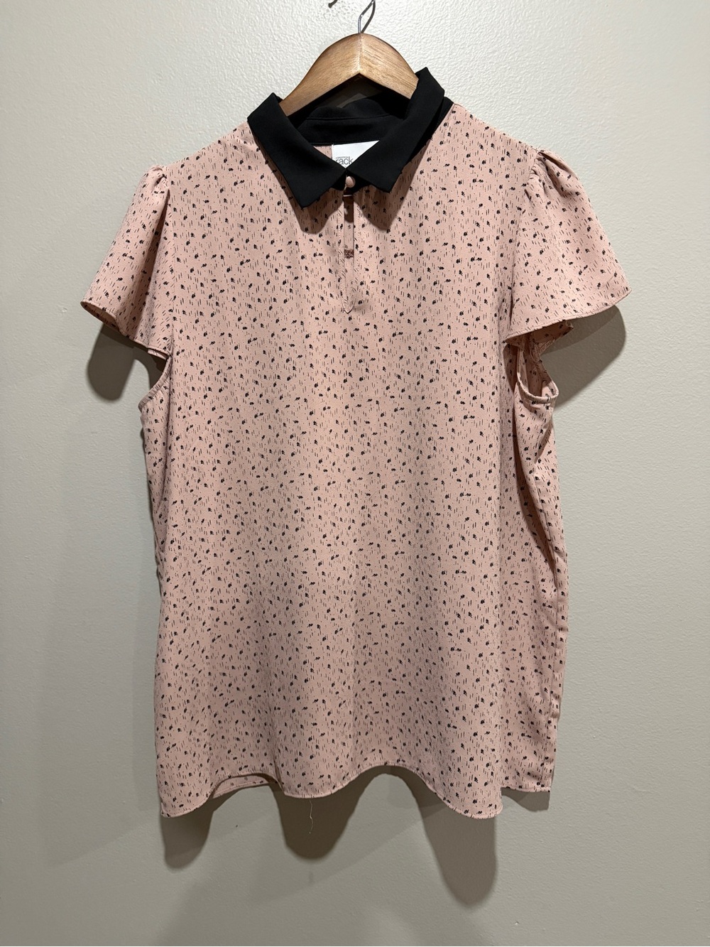 Nordstrom Rack Pink Floral Blouse with Black Collar size XL